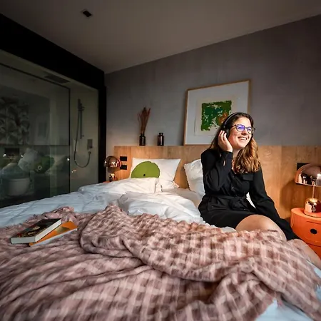 호텔 Koncept International 3*