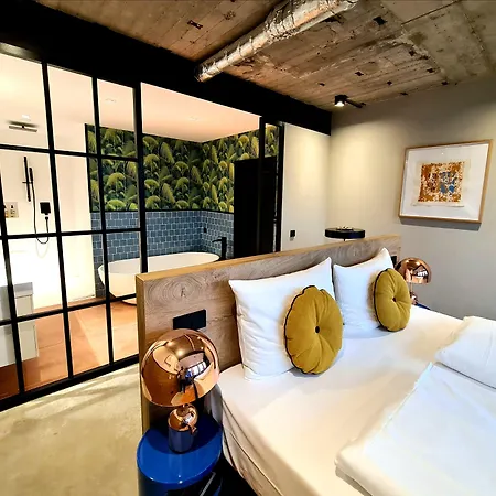 호텔 Koncept International 3*